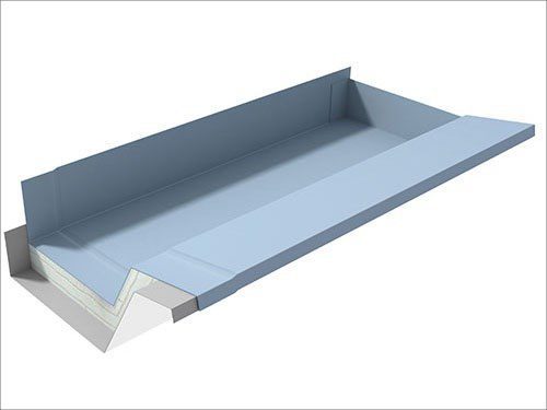 Insulated parapet gutter